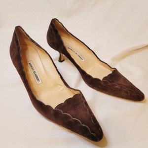 Manolo Blahnik brown suede scalloped kitten heel shoes